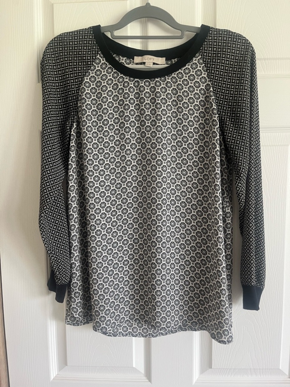 LOFT Black and White Patterned Raglan Long Sleeve Blouse SZ XS